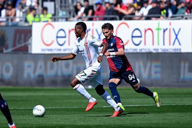 US Cremonese s David Okereke in action during the Serie A soccer match between Cagliari Calcio and US Cremonese at the Unipol Domus in Cagliari, Sardinia - Saturday 11st April 2026. - Soccer  Copyright: xGianlucaxZuddas LaPressex