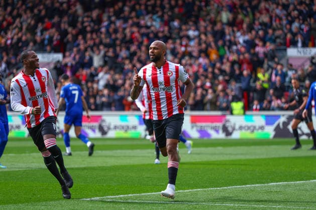 11th April 2026; Gtech Community Stadium, Brentford, London, England; Premier League Football, Brentford versus Everton; Igor Thiago of Brentford celebrates with Dango Ouattara of Brentford after scoring his sides 1st goal in the 3rd minute from a penalty to make it 1-0 JPxFletcher