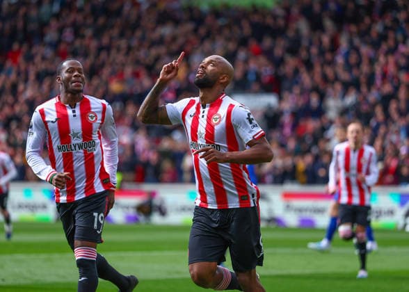 11th April 2026; Gtech Community Stadium, Brentford, London, England; Premier League Football, Brentford versus Everton; Igor Thiago of Brentford celebrates with Dango Ouattara of Brentford after scoring his sides 1st goal in the 3rd minute from a penalty to make it 1-0 JPxFletcher
