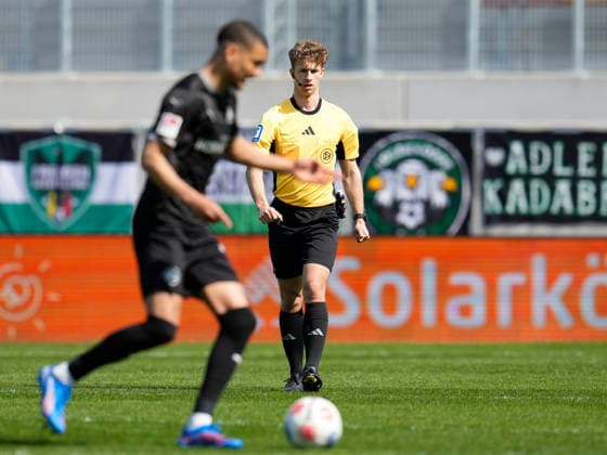 April 11, 2026, Muenster, Germany: Referee JARNO WIENEFELD observes play during the match between SC Pruessen Muenster and SpVgg Greuther Fuerth in the 2. Bundesliga on April 11, 2026, in Muenster, Germany...DFL REGULATIONS PROHIBIT ANY USE OF PHOTOGRAPHS AS IMAGE SEQUENCES AND OR QUASI-VIDEO Muenster Germany - ZUMAc201 20260411_zap_c201_028 Copyright: xScottxColemanx