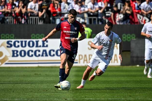 Adam Obert of Cagliari Calcio during Cagliari Calcio vs US Cremonese, Italian soccer Serie A match in Cagliari, Italy, April 11 2026  Copyright: xLuigixCanu IPAxSportx xipa-agency.netx xx IPA_73886249 IPA_Agency_IPA73886249