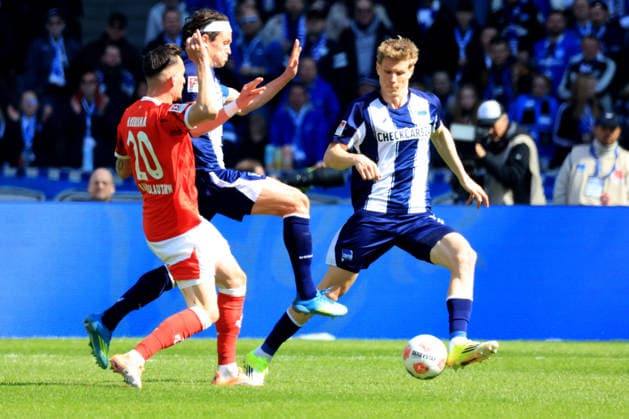 DEU, DFL, 2. FBL, Hertha BSC vs. 1.FC Kaiserslautern, 11.04.2026, Berliner Olympiastadion, Berlin, DEU, DFL, 2. FBL, Hertha BSC vs. 1.FC Kaiserslautern, im Bild Fabian Reese (Hertha BSC Berlin 11), Luca Schuler (Hertha BSC Berlin 18), MERGIM BERISHA (1.FC Kaiserslautern 20) DFL - regulations prohibit any use of Photographs as image sequences and or quasi-video