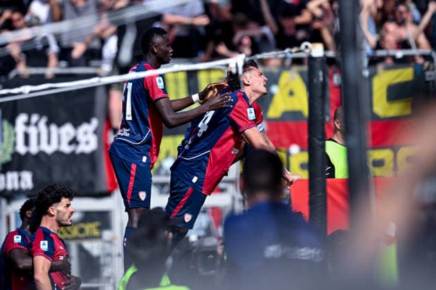 Cagliari s Sebastiano Esposito celebrates after scoring the goal for 1-0 during the Serie A soccer match between Cagliari Calcio and US Cremonese at the Unipol Domus in Cagliari, Sardinia - Saturday 11st April 2026. - Soccer  Copyright: xGianlucaxZuddas LaPressex