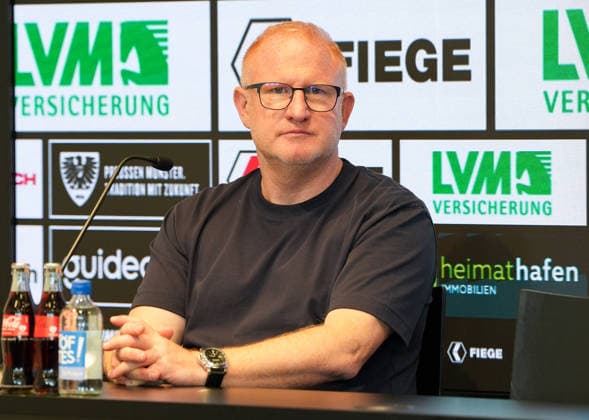 April 11, 2026, Muenster, Germany: SpVgg Greuther Fuerth head coach HEIKO VOGEL during the press conference, PK, Pressekonferenz after the match between SC Pruessen Muenster and SpVgg Greuther Fuerth in the 2. Bundesliga on April 11, 2026, in Muenster, Germany...DFL REGULATIONS PROHIBIT ANY USE OF PHOTOGRAPHS AS IMAGE SEQUENCES AND OR QUASI-VIDEO Muenster Germany - ZUMAc201 20260411_zap_c201_062 Copyright: xScottxColemanx