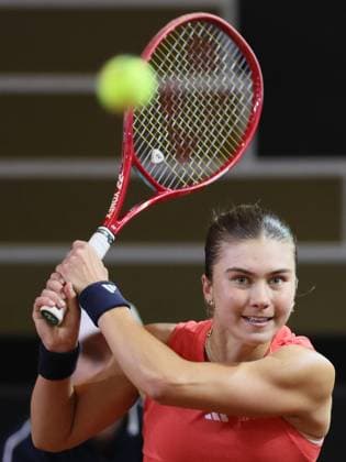 American Iva Jovic pictured in action during the fourth game between Belgian Minnen and US Jovic on the second day of the qualifiers of the Billie Jean King Cup tennis between Belgium and the USA, in Oostende, Belgium, on Saturday 11 April 2026. The meeting takes place on 10 and 11th April. PHOTO BENOITxDOPPAGNE  x170481504x
