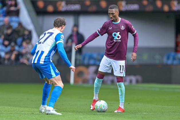 11th April 2026; Turf Moor, Burnley, Lancashire, England; Premier League Football, Burnley versus Brighton and Hove Albion; Jaidon Anthony of Burnley prepares to take on Mats Wieffer of Brighton and Hove Albion LeexDurkin