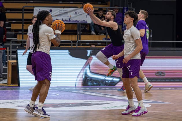 Barmer 2. Basketball Bundesliga ProA, BG Goettingen vs. BBC Bayreuth, Sparkassen-Arena Goettingen; 11.04.2026 ProA, Goettingen, Germany - 11.04.2026: Die Spieler der BG Goettingen beim Warmup, Barmer ProA 2. Basketball Bundesliga, Spiel der BG Goettingen vs. BBC Bayreuth, Sparkassen-Arena Goettingen Copyright: xBEAUTIFULxSPORTS Freudensteinx