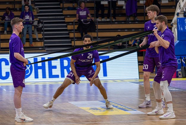 Barmer 2. Basketball Bundesliga ProA, BG Goettingen vs. BBC Bayreuth, Sparkassen-Arena Goettingen; 11.04.2026 ProA, Goettingen, Germany - 11.04.2026: Die Spieler der BG Goettingen beim Warmup, Barmer ProA 2. Basketball Bundesliga, Spiel der BG Goettingen vs. BBC Bayreuth, Sparkassen-Arena Goettingen Copyright: xBEAUTIFULxSPORTS Freudensteinx