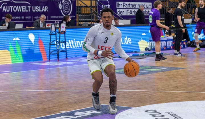 Barmer 2. Basketball Bundesliga ProA, BG Goettingen vs. BBC Bayreuth, Sparkassen-Arena Goettingen; 11.04.2026 ProA, Goettingen, Germany - 11.04.2026: Rayshawn Mart (BBC Bayreuth, 3) beim Warum, Barmer ProA 2. Basketball Bundesliga, Spiel der BG Goettingen vs. BBC Bayreuth, Sparkassen-Arena Goettingen Copyright: xBEAUTIFULxSPORTS Freudensteinx