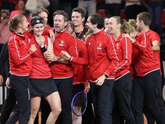 Belgian Greet Minnen and Team Belgium pictured after the fourth game between Belgian Minnen and US Jovic on the second day of the qualifiers of the Billie Jean King Cup tennis between Belgium and the USA, in Oostende, Belgium, on . The meeting takes place on 10 and 11th April. PHOTO BENOITxDOPPAGNE  x170489650x