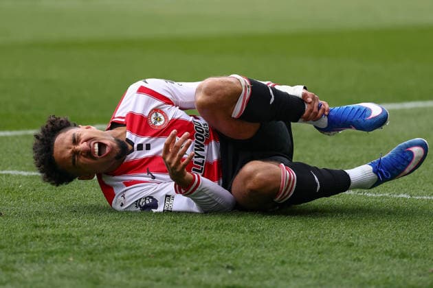 Brentford v Everton, Premier League Kevin Schade of Brentford fouled, penalty incident, during the Brentford v Everton Premier League match at the Gtech Community Stadium, London, England on 11 April 2026 Credit: Ian Stephen Every Second Media Editorial use only. All images are copyright Every Second Media Limited. No images may be reproduced without prior permission. All rights reserved. Premier League and Football League images are subject to licensing agreements with Football DataCo Limited. see https: www.football-dataco.com Copyright: xIMAGO EveryxSecondxMediax ESM-1902-0033 IanxStephenx xEveryxSecondxMediax