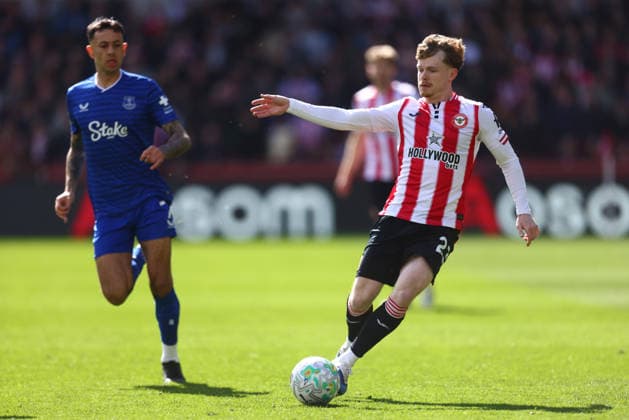 Brentford v Everton, English Premier League, Gtech Community Stadium, The Gtech Community Stadium, London, UK - 11 04 2026 SÃ amus Coleman of Everton is shadowed by Dwight McNeil of Everton during the Premier League game at the Gtech Community Stadium London The Gtech Community Stadium London GBR, UK NEWSPAPERS OUT Copyright: xMarkxGreenwoodx