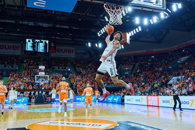 Dunking, Dunk von Demarcus Marquette Demonia (BMA365 Bamberg Baskets, 08) GER, ratiopharm ulm vs. BMA365 Bamberg Baskets, Basketball, 29. Spieltag, EasyCredit BBL, Spielzeit 2025 2026, 11.04.2026 GER, ratiopharm ulm vs. BMA365 Bamberg Baskets, Basketball, 29. Spieltag, EasyCredit BBL, Spielzeit 2025 2026, 11.04.2026 Neu-Ulm Copyright: xEibner-Pressefoto GeraldxOelze-dexStoppanyx EP_ODS