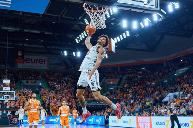 Dunking, Dunk von Demarcus Marquette Demonia (BMA365 Bamberg Baskets, 08) GER, ratiopharm ulm vs. BMA365 Bamberg Baskets, Basketball, 29. Spieltag, EasyCredit BBL, Spielzeit 2025 2026, 11.04.2026 GER, ratiopharm ulm vs. BMA365 Bamberg Baskets, Basketball, 29. Spieltag, EasyCredit BBL, Spielzeit 2025 2026, 11.04.2026 Neu-Ulm Copyright: xEibner-Pressefoto GeraldxOelze-dexStoppanyx EP_ODS