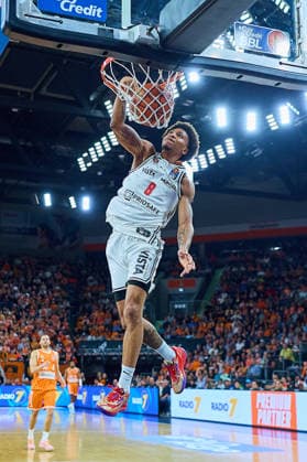 Dunking, Dunk von Demarcus Marquette Demonia (BMA365 Bamberg Baskets, 08) GER, ratiopharm ulm vs. BMA365 Bamberg Baskets, Basketball, 29. Spieltag, EasyCredit BBL, Spielzeit 2025 2026, 11.04.2026 GER, ratiopharm ulm vs. BMA365 Bamberg Baskets, Basketball, 29. Spieltag, EasyCredit BBL, Spielzeit 2025 2026, 11.04.2026 Neu-Ulm Copyright: xEibner-Pressefoto GeraldxOelze-dexStoppanyx EP_ODS