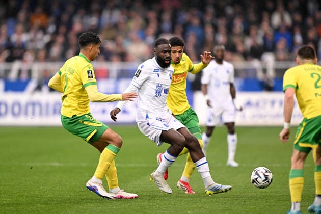 AJ Auxerre v FC Nantes - Ligue 1 McDonald s 2025 2026 10 Lassine SINAYOKO (aja) during the Ligue 1 McDonald s match between Auxerre and Nantes at Stade Abbe Deschamps on April 11, 2026 in Auxerre, France. Auxerre France  Copyright: xFEPx 776348346