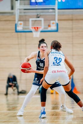 BB-1BL Damen Syntainics MBC Lions - BC Pharmaserv Marburg Romy Bär (GISA Lions MBC) waehrend der Saison 2025-2026 im Halbfinale Playoff im Spiel 1 von 5 in der DBBL Toyota Bundesliga Syntainics MBC Lions und BC Pharmaserv Marburg in der SWH Arena am 11. April 2026 in Halle Saale, Sachsen Anhalt, Deutschland