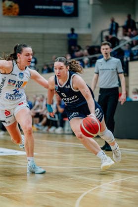 BB-1BL Damen Syntainics MBC Lions - BC Pharmaserv Marburg Anna Suckstorff (GISA Lions MBC), Lucy Michel (BC Pharmaserv Marburg) waehrend der Saison 2025-2026 im Halbfinale Playoff im Spiel 1 von 5 in der DBBL Toyota Bundesliga Syntainics MBC Lions und BC Pharmaserv Marburg in der SWH Arena am 11. April 2026 in Halle Saale, Sachsen Anhalt, Deutschland