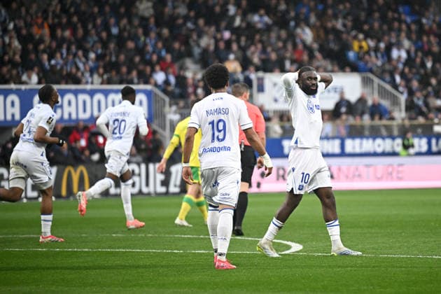AJ Auxerre v FC Nantes - Ligue 1 McDonald s 2025 2026 10 Lassine SINAYOKO (aja) during the Ligue 1 McDonald s match between Auxerre and Nantes at Stade Abbe Deschamps on April 11, 2026 in Auxerre, France. Auxerre France  Copyright: xFEPx 776348346