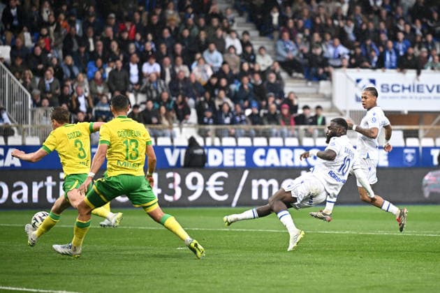 AJ Auxerre v FC Nantes - Ligue 1 McDonald s 2025 2026 10 Lassine SINAYOKO (aja) during the Ligue 1 McDonald s match between Auxerre and Nantes at Stade Abbe Deschamps on April 11, 2026 in Auxerre, France. Auxerre France  Copyright: xFEPx 776348346