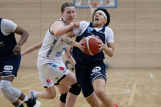 Toyota DBBL 2025 2026 - Syntainics MBC vs.BC Marburg Blue Dolphins Playoff Halbfinale, Game 1 Halle Saale, Deutschland 11.April 2026: Im Bild:v.li.Allyso Fertig (Marburg) und Liz Smith (Halle) Halle Saale swh.Arena Sachsen-Anhalt Deutschland