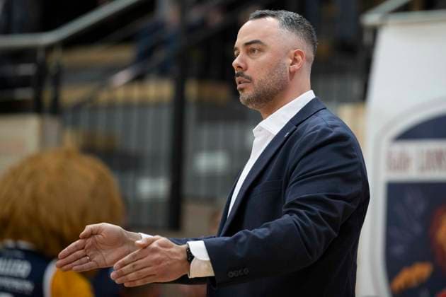 Toyota DBBL 2025 2026 - Syntainics MBC vs.BC Marburg Blue Dolphins Playoff Halbfinale, Game 1 Halle Saale, Deutschland 11.April 2026: Im Bild:Trainer Timur Topal (Halle) Gestik, Geste, gestikuliert, Halle Saale swh.Arena Sachsen-Anhalt Deutschland
