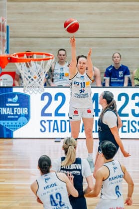 BB-1BL Damen Syntainics MBC Lions - BC Pharmaserv Marburg Lucy Michel (BC Pharmaserv Marburg) waehrend der Saison 2025-2026 im Halbfinale Playoff im Spiel 1 von 5 in der DBBL Toyota Bundesliga Syntainics MBC Lions und BC Pharmaserv Marburg in der SWH Arena am 11. April 2026 in Halle Saale, Sachsen Anhalt, Deutschland