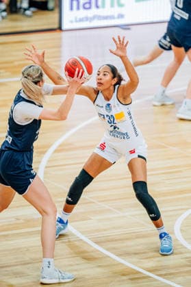 BB-1BL Damen Syntainics MBC Lions - BC Pharmaserv Marburg Lia Kentzler (BC Pharmaserv Marburg) waehrend der Saison 2025-2026 im Halbfinale Playoff im Spiel 1 von 5 in der DBBL Toyota Bundesliga Syntainics MBC Lions und BC Pharmaserv Marburg in der SWH Arena am 11. April 2026 in Halle Saale, Sachsen Anhalt, Deutschland