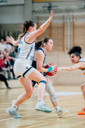 BB-1BL Damen Syntainics MBC Lions - BC Pharmaserv Marburg Anna Suckstorff (GISA Lions MBC) waehrend der Saison 2025-2026 im Halbfinale Playoff im Spiel 1 von 5 in der DBBL Toyota Bundesliga Syntainics MBC Lions und BC Pharmaserv Marburg in der SWH Arena am 11. April 2026 in Halle Saale, Sachsen Anhalt, Deutschland