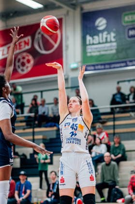 BB-1BL Damen Syntainics MBC Lions - BC Pharmaserv Marburg Allyson Fertig (BC Pharmaserv Marburg) vwaehrend der Saison 2025-2026 im Halbfinale Playoff im Spiel 1 von 5 in der DBBL Toyota Bundesliga Syntainics MBC Lions und BC Pharmaserv Marburg in der SWH Arena am 11. April 2026 in Halle Saale, Sachsen Anhalt, Deutschland