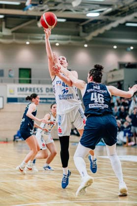 BB-1BL Damen Syntainics MBC Lions - BC Pharmaserv Marburg Mia Heide (BC Pharmaserv Marburg), Romy Bär (GISA Lions MBC) waehrend der Saison 2025-2026 im Halbfinale Playoff im Spiel 1 von 5 in der DBBL Toyota Bundesliga Syntainics MBC Lions und BC Pharmaserv Marburg in der SWH Arena am 11. April 2026 in Halle Saale, Sachsen Anhalt, Deutschland