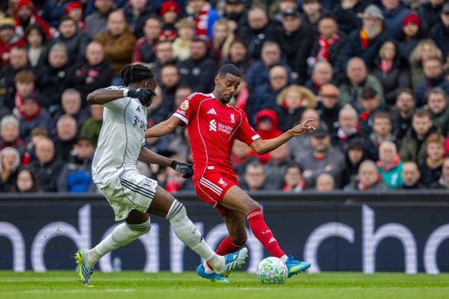 Football - FA Premier League - Liverpool FC v Fulham FC LIVERPOOL, ENGLAND - Saturday, April 11, 2026: Liverpool s Alexander Isak makes an appearance in his first home game since January during the FA Premier League match between Liverpool FC and Fulham FC at Anfield. (Photo by David Rawcliffe Propaganda) LIVERPOOL Anfield MERSEYSIDE ENGLAND  Copyright: xDavidxRawcliffex P2026-04-11-Liverpool_Fulham-90