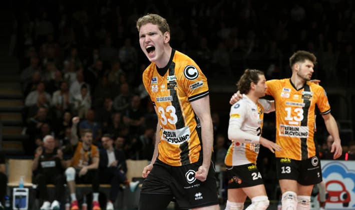 Fedor Ivanov jubelt Freude Emotion Jubel Volleyball Bundesliga Herren Play Off Halbfinale 1.Spiel Spieltag Saison 2025 2026 11.04.2026 BR Volleys Berlin BRV vs VfB Friedrichshafen