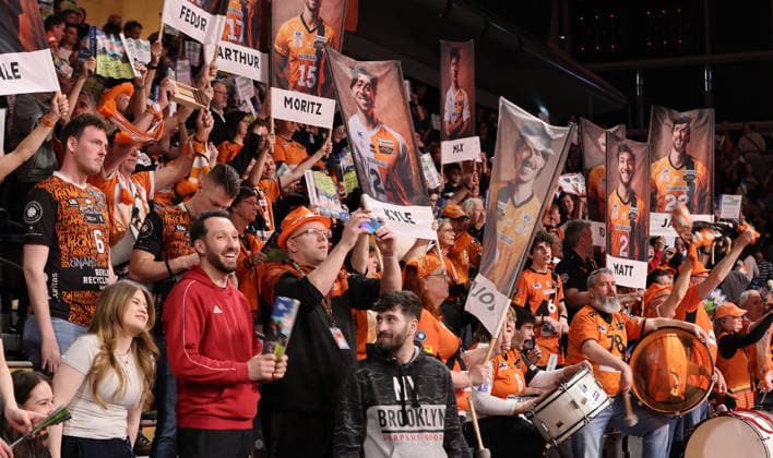 Fans der BR Volleys Fanblock Volleyball Bundesliga Herren Play Off Halbfinale 1.Spiel Spieltag Saison 2025 2026 11.04.2026 BR Volleys Berlin BRV vs VfB Friedrichshafen