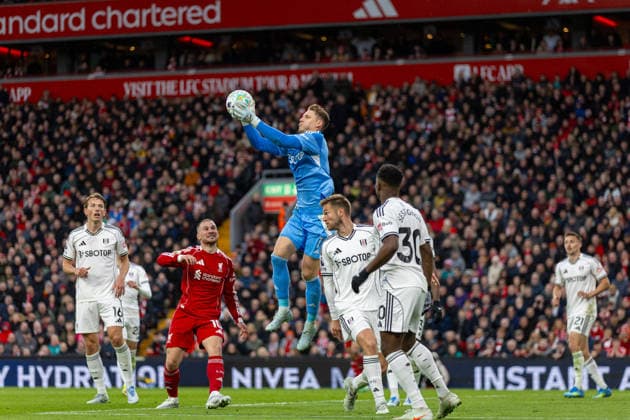 Football - FA Premier League - Liverpool FC v Fulham FC LIVERPOOL, ENGLAND - Saturday, April 11, 2026: Fulham s goalkeeper Bernd Leno jumps to make a save during the FA Premier League match between Liverpool FC and Fulham FC at Anfield. (Photo by David Rawcliffe Propaganda) LIVERPOOL Anfield MERSEYSIDE ENGLAND  Copyright: xDavidxRawcliffex P2026-04-11-Liverpool_Fulham-96