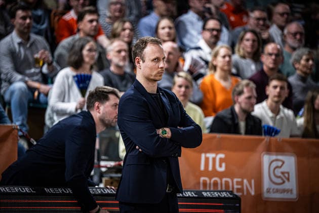 1. Basketball Bundesliga, easyCredit BBL, Saison 2025 2026, Herren, Hauptrunde, 29. Spieltag, 11.04.2026, RASTA Vechta - Gladiators Trier Jacques Schneider (Head Coach - VET-CONCEPT Gladiators Trier) während der Partie Vechta RASTA Dome Niedersachsen Deutschland