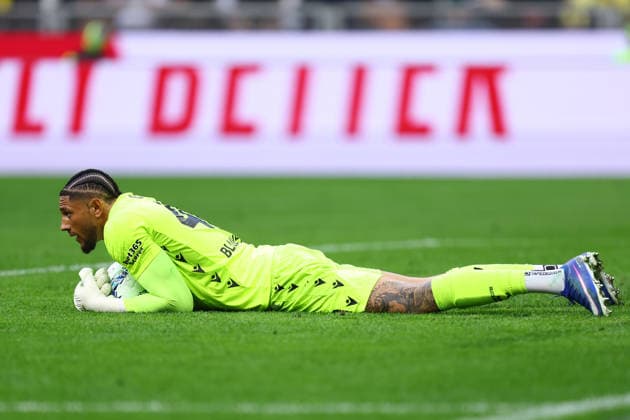 Ac Milan - Udinese Calcio Maduka Okoye of Udinese Calcio lies on the ground during the Serie A match beetween Ac Milan and Udinese Calcio at Stadio Giuseppe Meazza on April 11 2026 in Milano, Italy . Milano Stadio Giuseppe Meazza Italy Copyright: xMarcoxCanonierox
