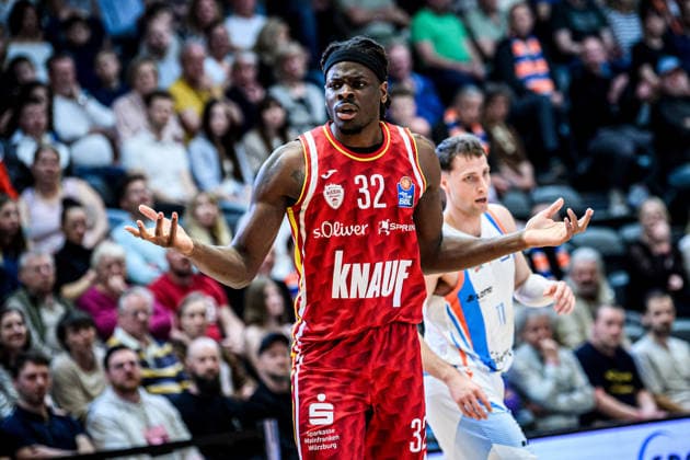 easycredit BBL Basketball Bundesliga 2025 2026 29. Spieltag 11.04.2026 Science City Jena vs Fitness First Würzburg Baskets Charles Thompson (Würzburg), Portrait, Unverständnis Sparkassen Arena