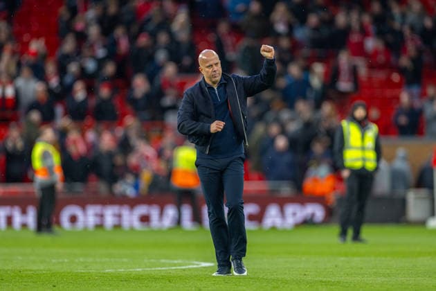 Football - FA Premier League - Liverpool FC v Fulham FC LIVERPOOL, ENGLAND - Saturday, April 11, 2026: Liverpool s head coach Arne Slot acknowledges the supporters after the FA Premier League match between Liverpool FC and Fulham FC at Anfield. The game ended 2-0. (Photo by David Rawcliffe Propaganda) LIVERPOOL Anfield MERSEYSIDE ENGLAND  Copyright: xDavidxRawcliffex P2026-04-11-Liverpool_Fulham-108