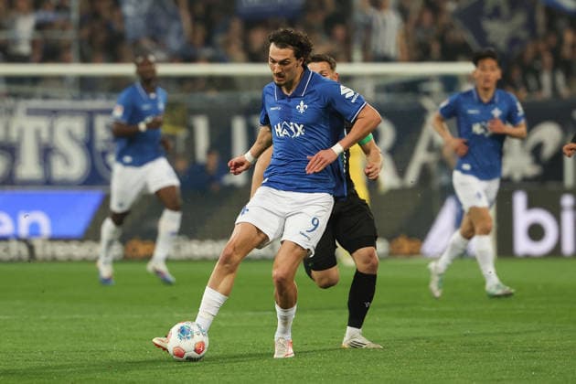 2026.04.11 xjfx 2.Bundesliga 29.Spieltag SV Darmstadt 98 - Hannover 96 v.l., Fraser Hornby (SV Darmstadt 98) in aktion, in action, (DFL DFB REGULATIONS PROHIBIT ANY USE OF PHOTOGRAPHS as IMAGE SEQUENCES and or QUASI-VIDEO)