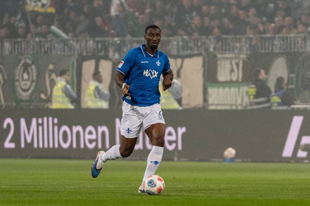 2. Bundesliga: SV Darmstadt 98 vs Hannover 96, 11.04.2026 Am Ball Patric Pfeiffer (SV Darmstadt 98, 6) 2. Bundesliga: SV Darmstadt 98 vs Hannover 96, Merck-Stadion am Böllenfalltor, 11.04.2026 DFB DFL REGULATIONS PROHIBIT ANY USE OF PHOTOGRAPHS AS IMAGE SEQUENCES AND OR QUASI-VIDEO.