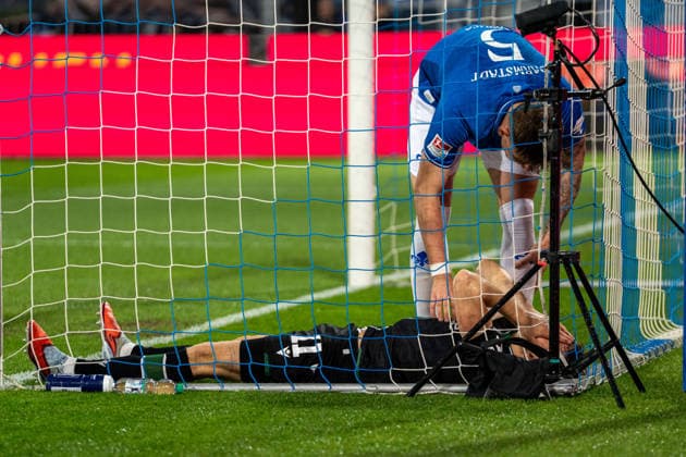 2. Bundesliga: SV Darmstadt 98 vs Hannover 96, 11.04.2026 Nach einem Kopfball versuch lag Benedikt Pichler (Hannover 96, 11) im Tor von SV Darmstadt 98 2. Bundesliga: SV Darmstadt 98 vs Hannover 96, Merck-Stadion am Böllenfalltor, 11.04.2026 DFB DFL REGULATIONS PROHIBIT ANY USE OF PHOTOGRAPHS AS IMAGE SEQUENCES AND OR QUASI-VIDEO.
