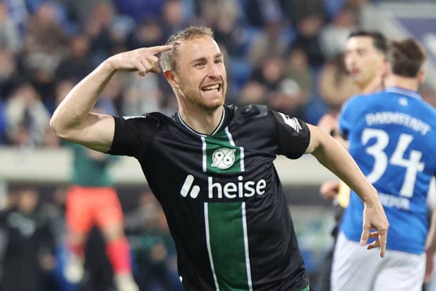 11.04.2026, xrekx, Fussball 2.Bundesliga, SV Darmstadt 98 - Hannover 96 v.l. Torjubel nach dem Tor zum celebrating the goal celebrate 0:1 durch Maurice Neubauer (Hannover 96) (DFL DFB REGULATIONS PROHIBIT ANY USE OF PHOTOGRAPHS as IMAGE SEQUENCES and or QUASI-VIDEO) Darmstadt