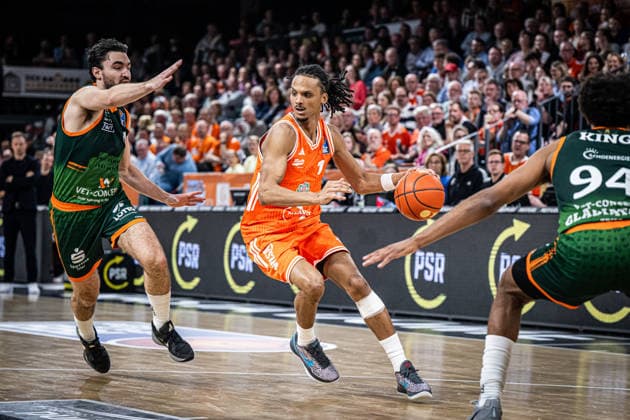 1. Basketball Bundesliga, easyCredit BBL, Saison 2025 2026, Herren, Hauptrunde, 29. Spieltag, 11.04.2026, RASTA Vechta - Gladiators Trier Alonzo Verge ( 11 - RASTA Vechta) in Aktion Vechta RASTA Dome Niedersachsen Deutschland
