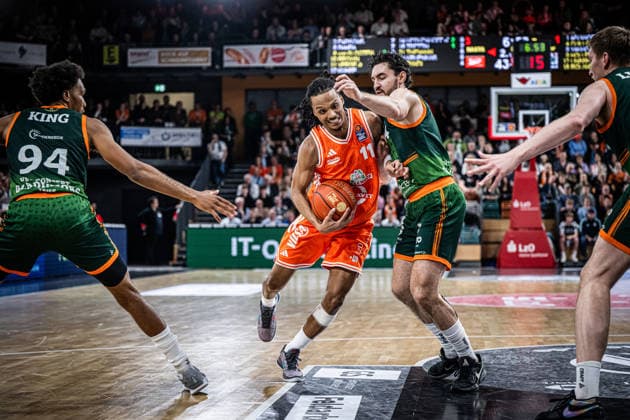 1. Basketball Bundesliga, easyCredit BBL, Saison 2025 2026, Herren, Hauptrunde, 29. Spieltag, 11.04.2026, RASTA Vechta - Gladiators Trier Alonzo Verge ( 11 - RASTA Vechta) in Aktion Vechta RASTA Dome Niedersachsen Deutschland