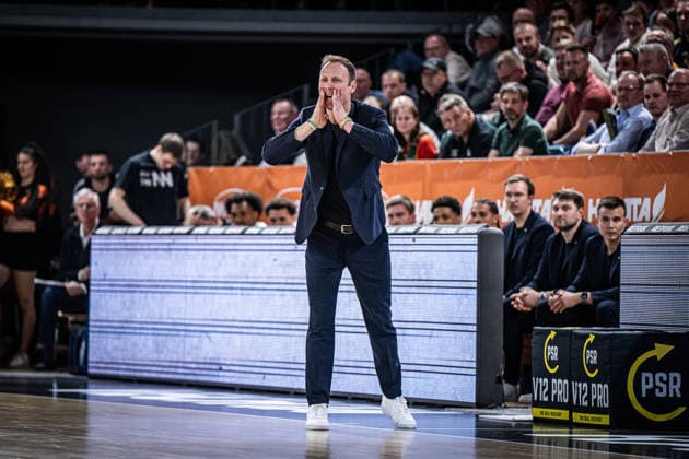 1. Basketball Bundesliga, easyCredit BBL, Saison 2025 2026, Herren, Hauptrunde, 29. Spieltag, 11.04.2026, RASTA Vechta - Gladiators Trier Jacques Schneider (Head Coach - VET-CONCEPT Gladiators Trier) während der Partie Vechta RASTA Dome Niedersachsen Deutschland
