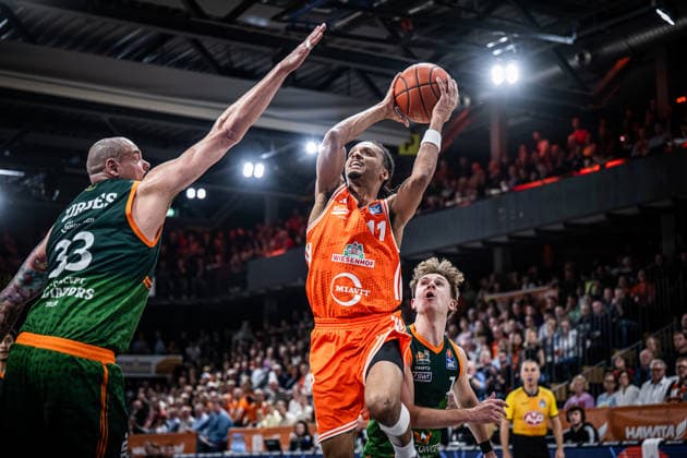 1. Basketball Bundesliga, easyCredit BBL, Saison 2025 2026, Herren, Hauptrunde, 29. Spieltag, 11.04.2026, RASTA Vechta - Gladiators Trier Alonzo Verge ( 11 - RASTA Vechta) beim Korbleger Vechta RASTA Dome Niedersachsen Deutschland