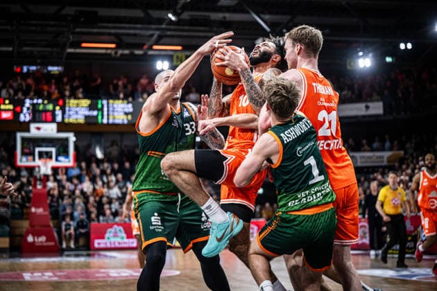 1. Basketball Bundesliga, easyCredit BBL, Saison 2025 2026, Herren, Hauptrunde, 29. Spieltag, 11.04.2026, RASTA Vechta - Gladiators Trier Tevin Brown ( 10 - RASTA Vechta) in Aktion Vechta RASTA Dome Niedersachsen Deutschland