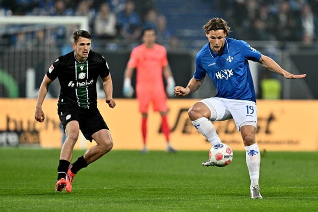 11.04.2026, xfux, Fussball 2.Bundesliga, SV Darmstadt 98 - Hannover 96 v.l. Fynn Lakenmacher (SV Darmstadt 98) zautz (DFL DFB REGULATIONS PROHIBIT ANY USE OF PHOTOGRAPHS as IMAGE SEQUENCES and or QUASI-VIDEO) Darmstadt