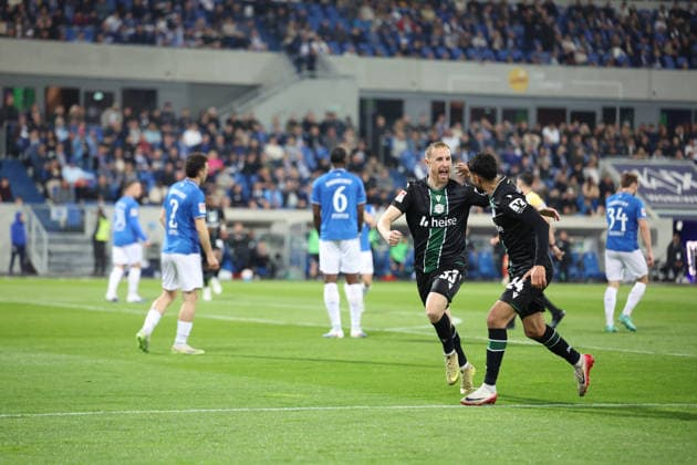 11.04.2026, xrekx, Fussball 2.Bundesliga, SV Darmstadt 98 - Hannover 96 v.l. Torjubel nach dem Tor zum celebrating the goal celebrate 0:1 durch Maurice Neubauer (Hannover 96) mit Elias Saad (Hannover 96) (DFL DFB REGULATIONS PROHIBIT ANY USE OF PHOTOGRAPHS as IMAGE SEQUENCES and or QUASI-VIDEO) Darmstadt